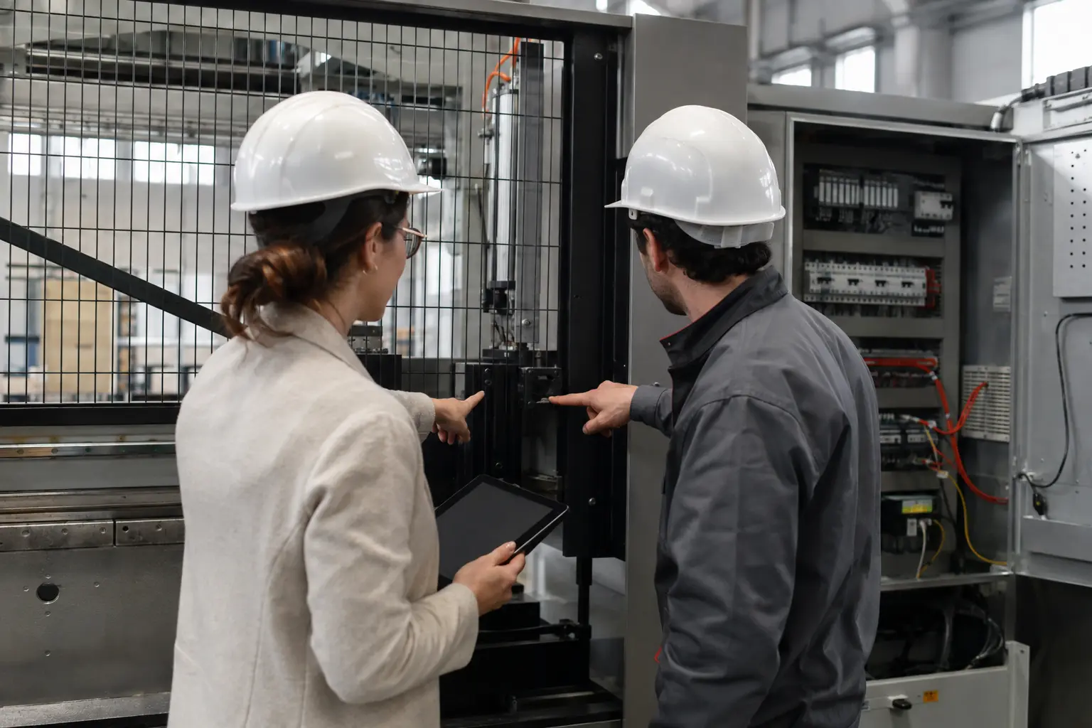 Verifica congiunta di un requisito tecnico su un macchinario industriale